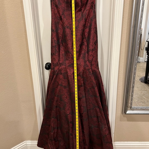 Prom Dress- Mermaid Style- Red Rose pattern. Size 12 - Picture 8 of 14